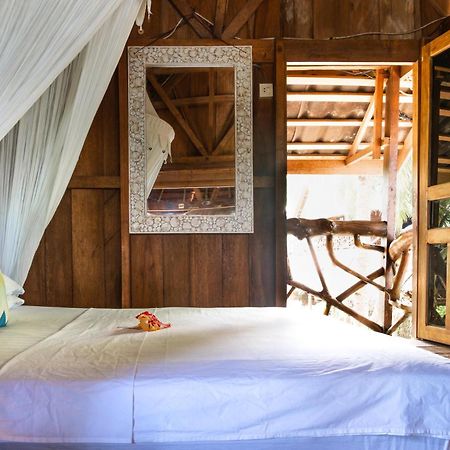 Mentawai Surf Camp Hotel Muarasiberut Exterior foto