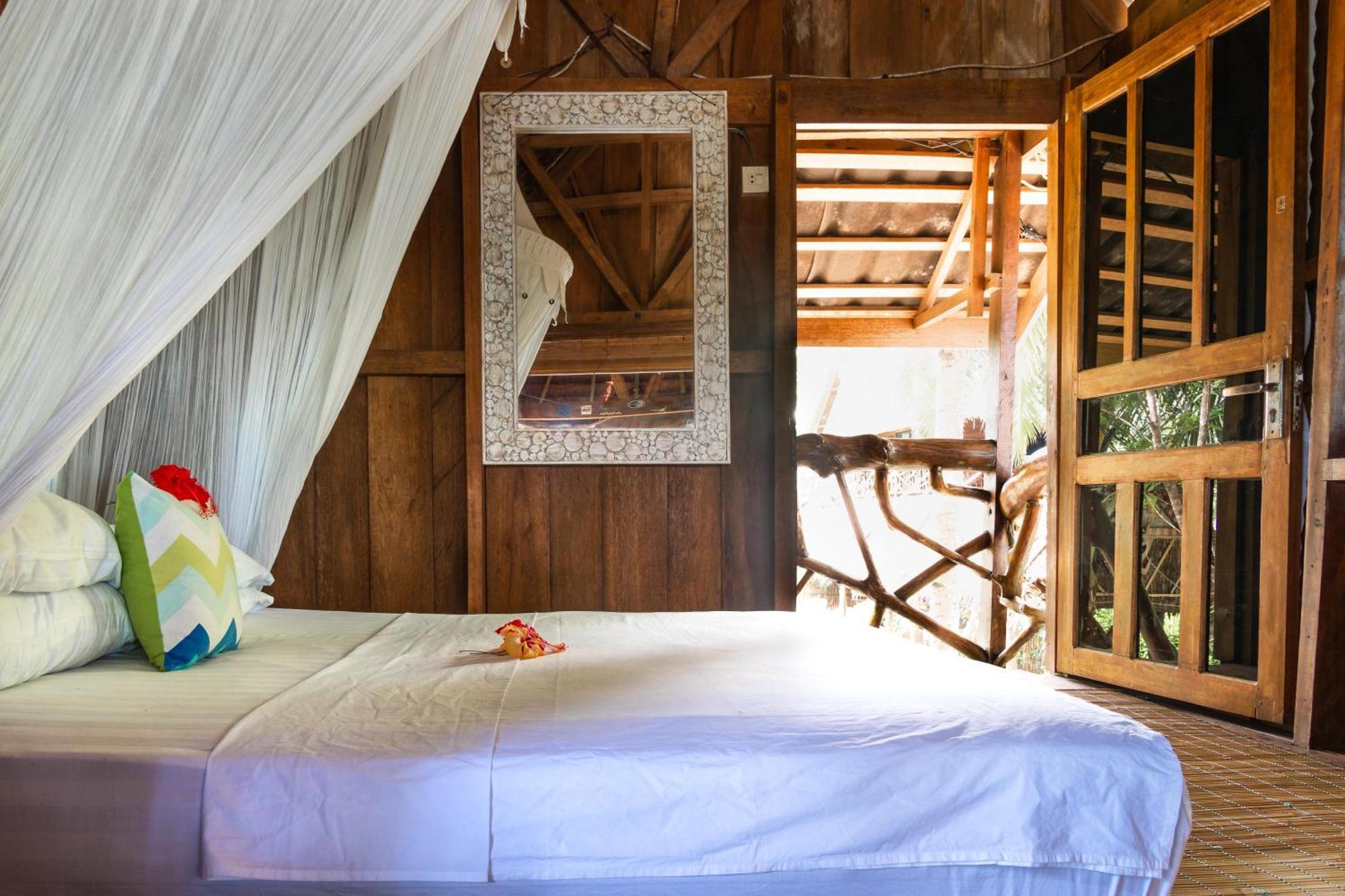 Mentawai Surf Camp Hotel Muarasiberut Exterior foto